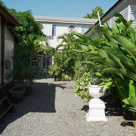 Mikuzi Hotel คิงส์ตัน ภายนอก รูปภาพ