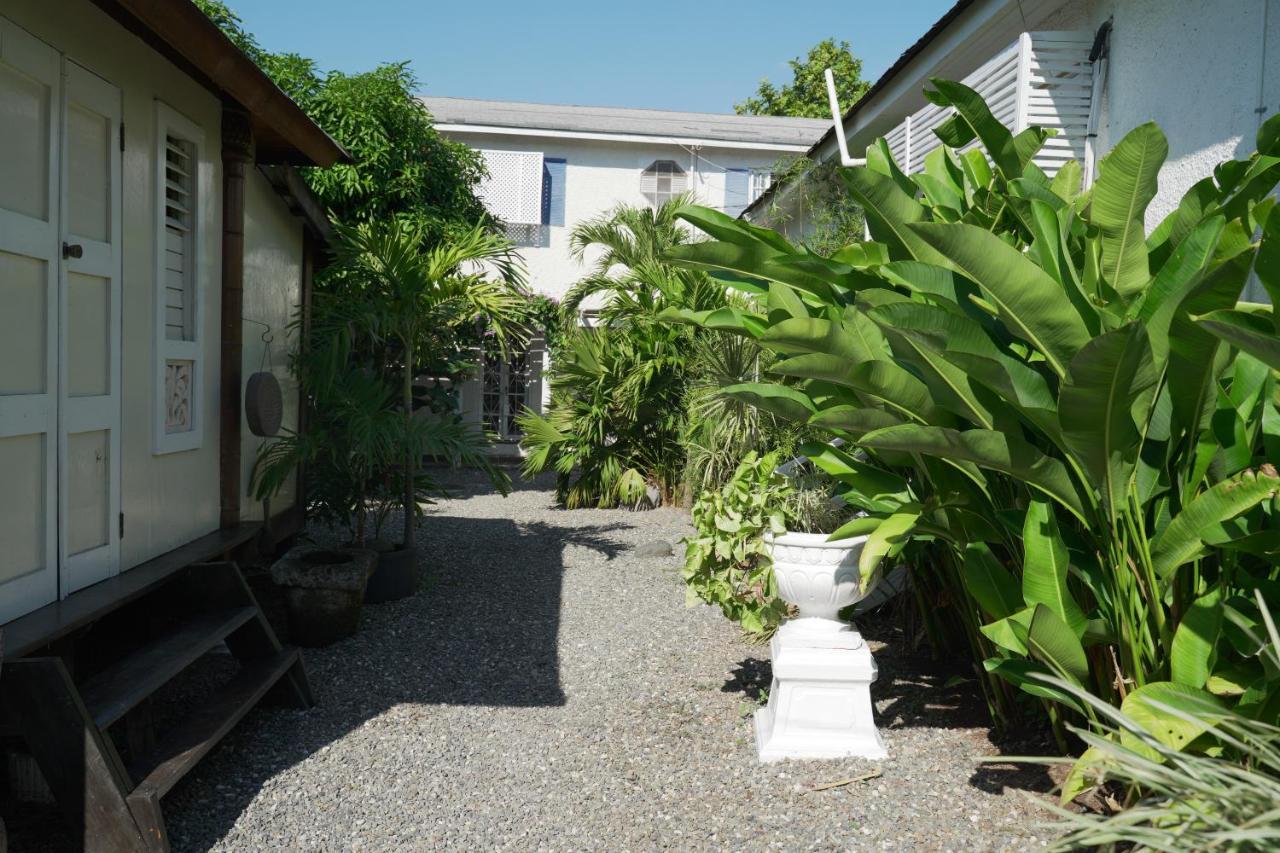 Mikuzi Hotel คิงส์ตัน ภายนอก รูปภาพ